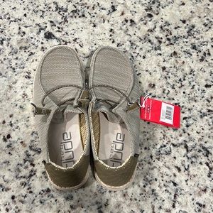 New With Tag Hey Dudes Women’s sz 11